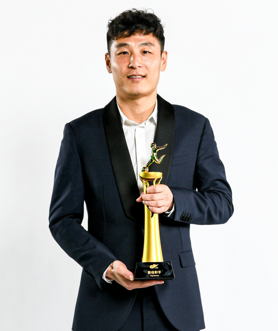 关于国王杯赛后再迎强敌，上海海港回应争议，主帅态度——管理层满意，资深球员宣示担当的信息