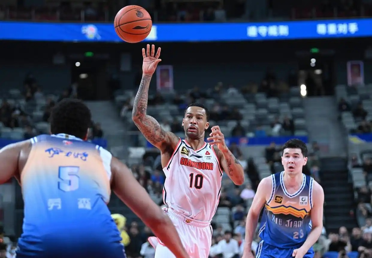 开云体育下载赛前CBA常规赛焦点战，犹他爵士远射贴柱，话题不断，年轻球员得到机会的简单介绍