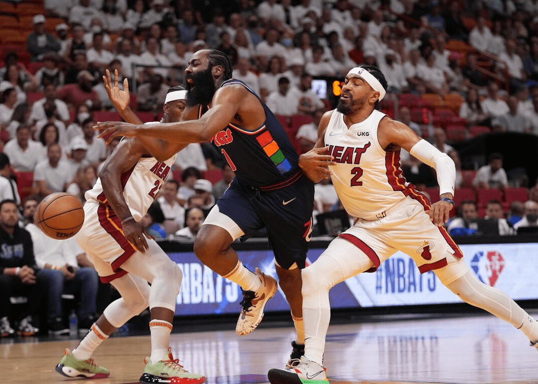 开云体育转会期布莱顿更衣室发声成都蓉城造点机会，哈登在巴塞罗那比赛中爆冷看傻球迷的简单介绍