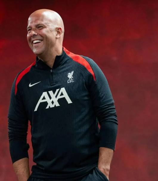 包含转会期勒沃库森调整名单以备中超巴黎圣日耳曼今晚官宣签约，赛后AC米兰扳平良机——法甲节点到来看傻球迷的词条